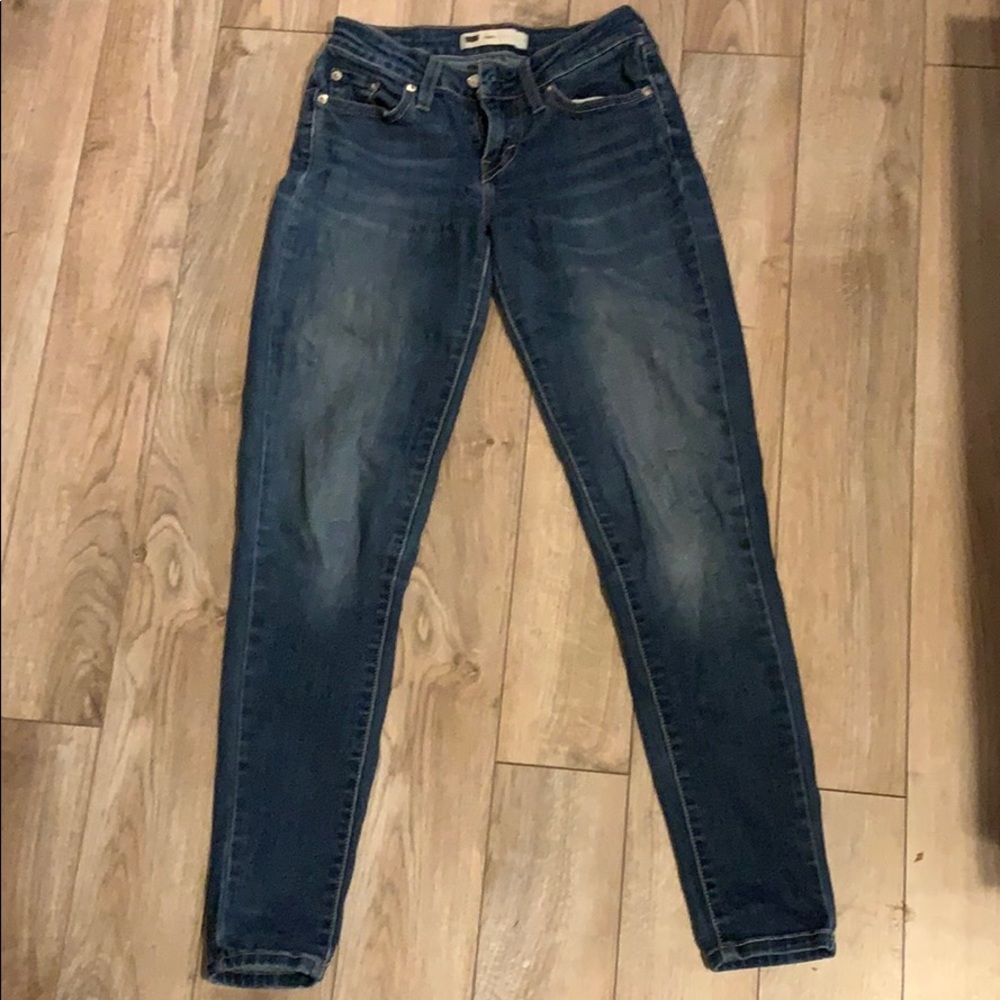 Dark blue Levi’s jeans